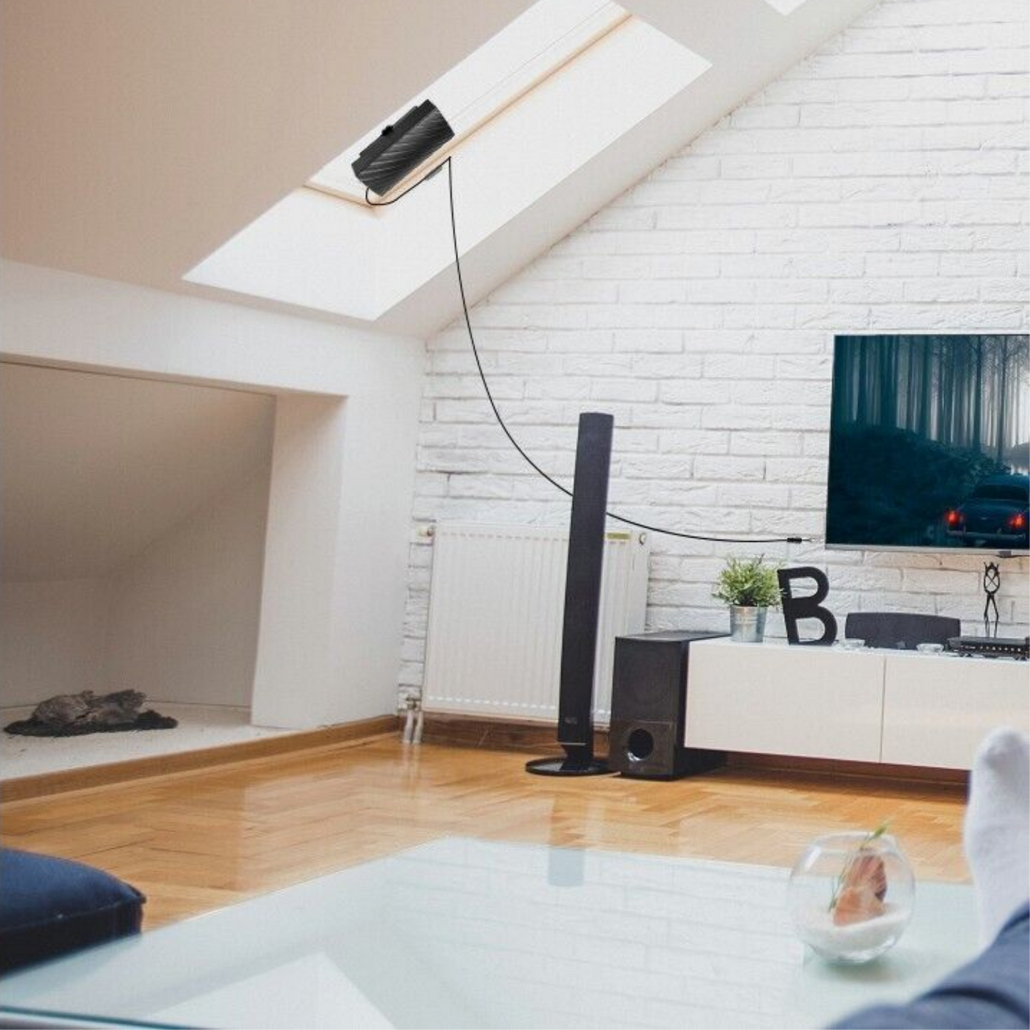 High Definition HD Digital TV Antenna - Extended 600 Mile Range - OutfitLondon