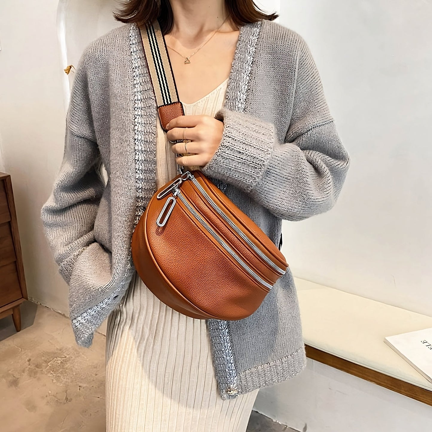 Fashionable Women's Shoulder Handbag