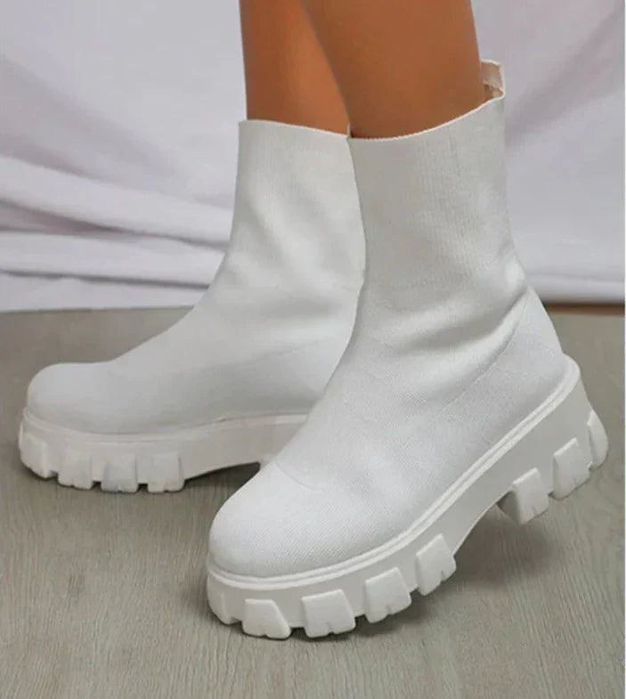 Cozy Women's Snow Boots - Warm and Waterproof Footwear
