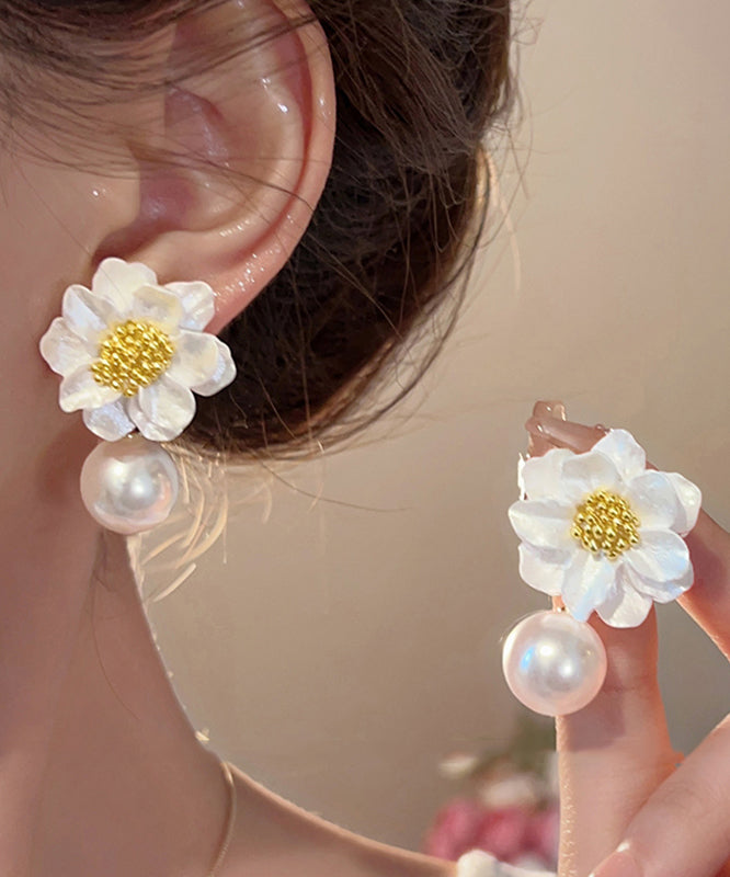 Women's Pearl Stud Earrings White Acrylic Floral - OutfitLondon
