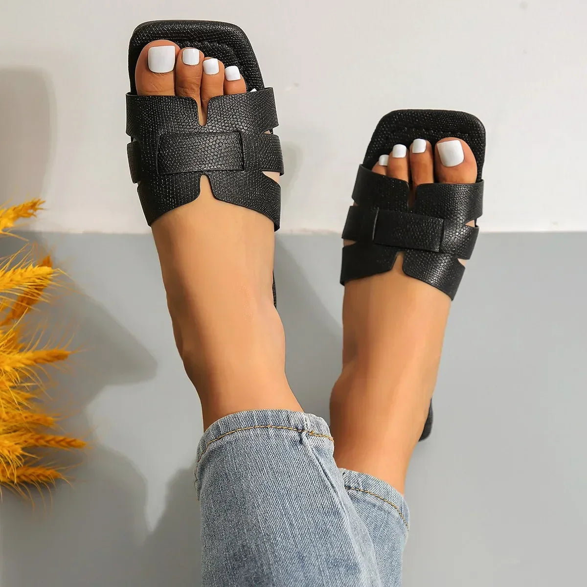 Relaxed Fit Ladies Summer Flip Flops