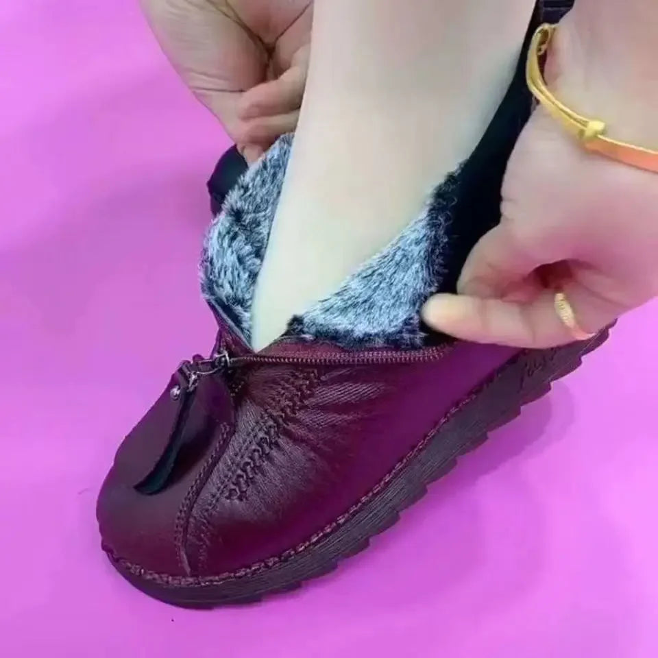 Insulated Women's Snow Boots - Waterproof and Grip Soles
