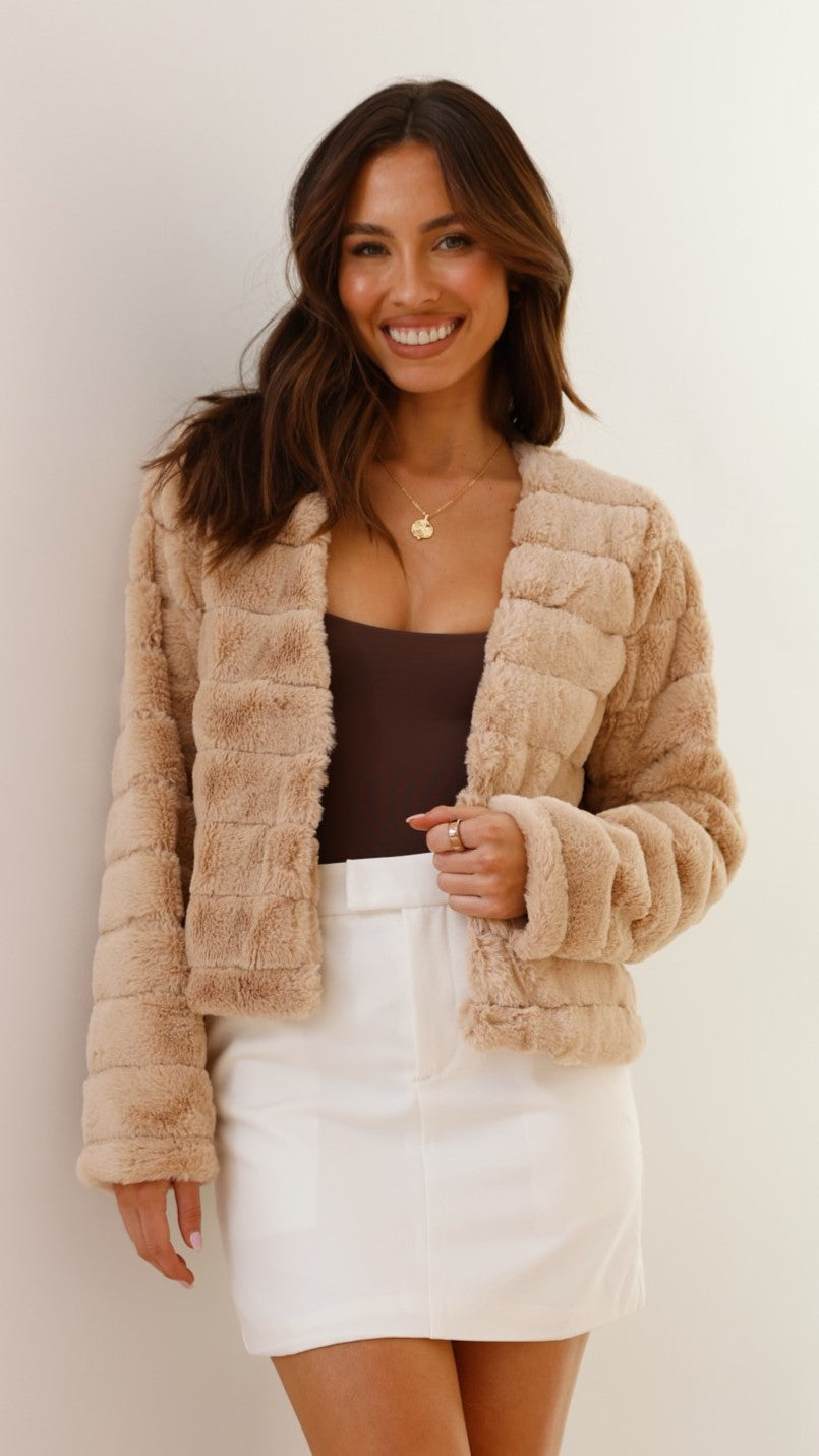 Chic Short Evening Coat | Casual Fit Jacket
