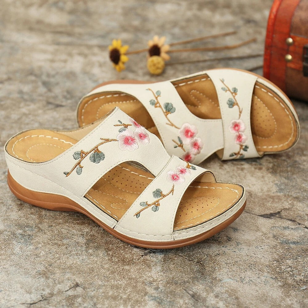 Beach Embroidery Flat Soft Non-Slip Women's Sandals 2023