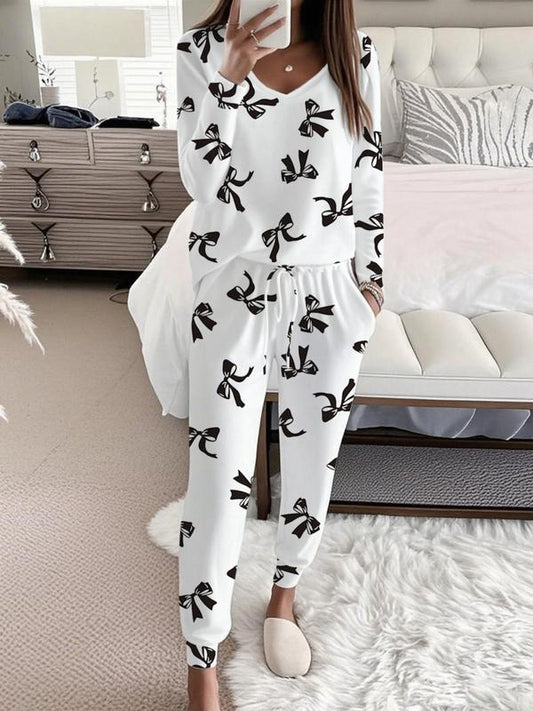 Chic Floral V-Neck Top and Matching Pants Set - OutfitLondon