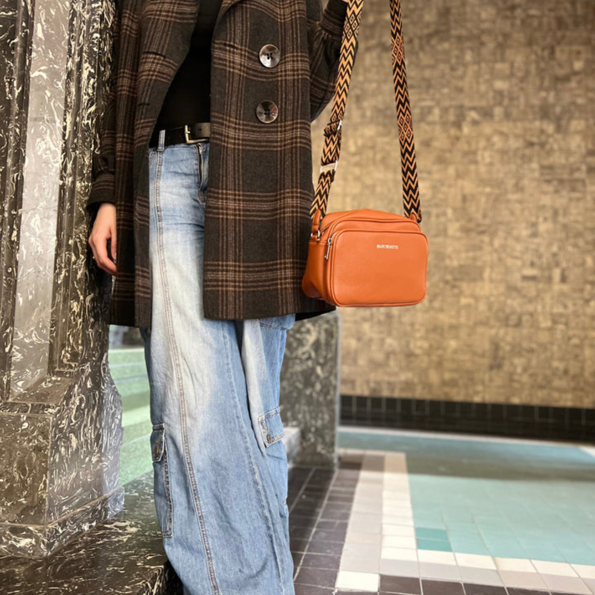 Versatile Tote Bag with Detachable Strap