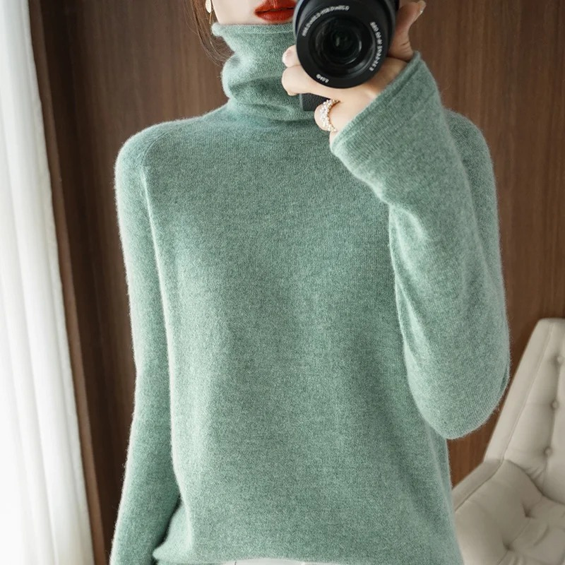 Cozy Women's Long Sleeve Crew Sweater