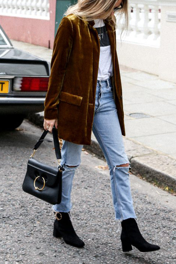 Luxurious Ladies Velvet Coat with Pockets - OutfitLondon