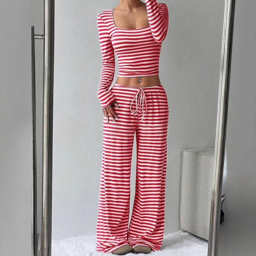 Comfy Casual Lounge Set Crop Top and Pants - OutfitLondon