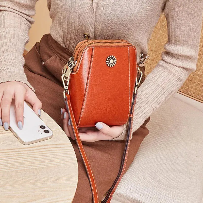 Stylish Leather Crossbody Bag – Small & Timeless - OutfitLondon