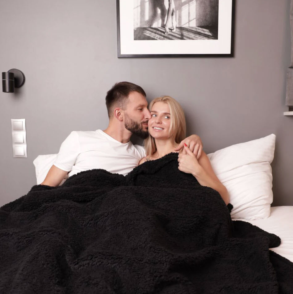 Cozy Fleece Blanket for Two - OutfitLondon