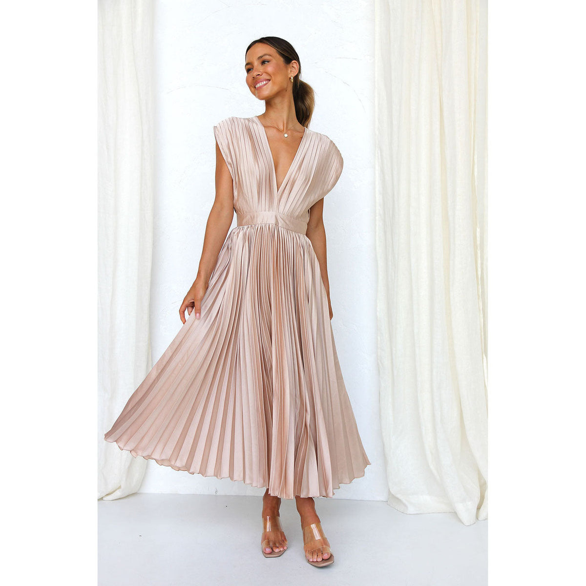 Women's Elegant V-Neck Pleated Maxi Dress