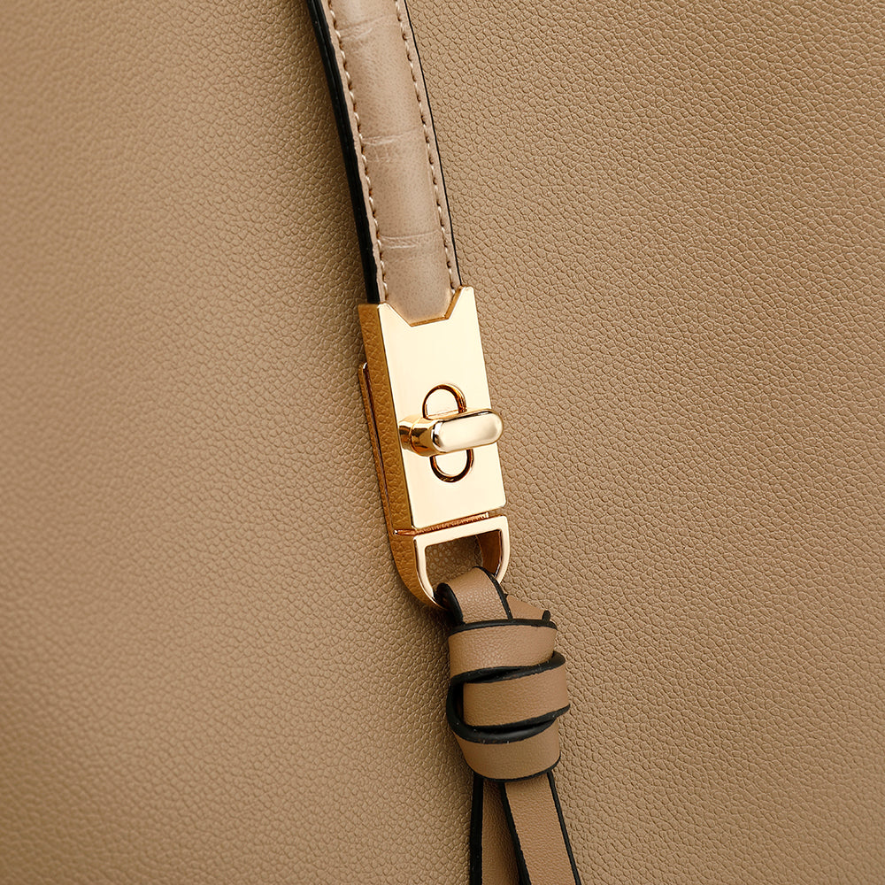 Fashionable Hobo Bag with Exotic Details