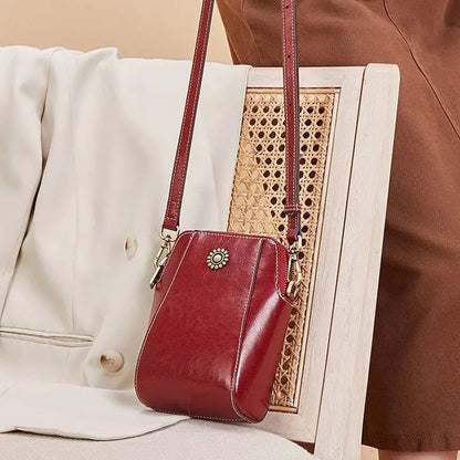 Stylish Leather Crossbody Bag – Small & Timeless