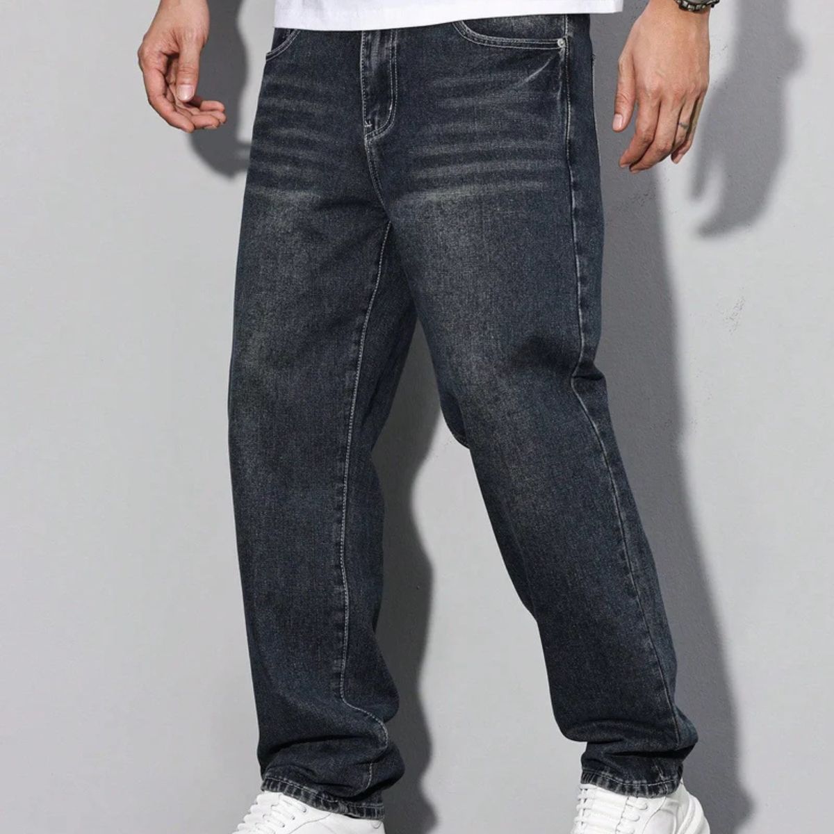 Relaxed Fit Mens Jeans - Multiple Pockets