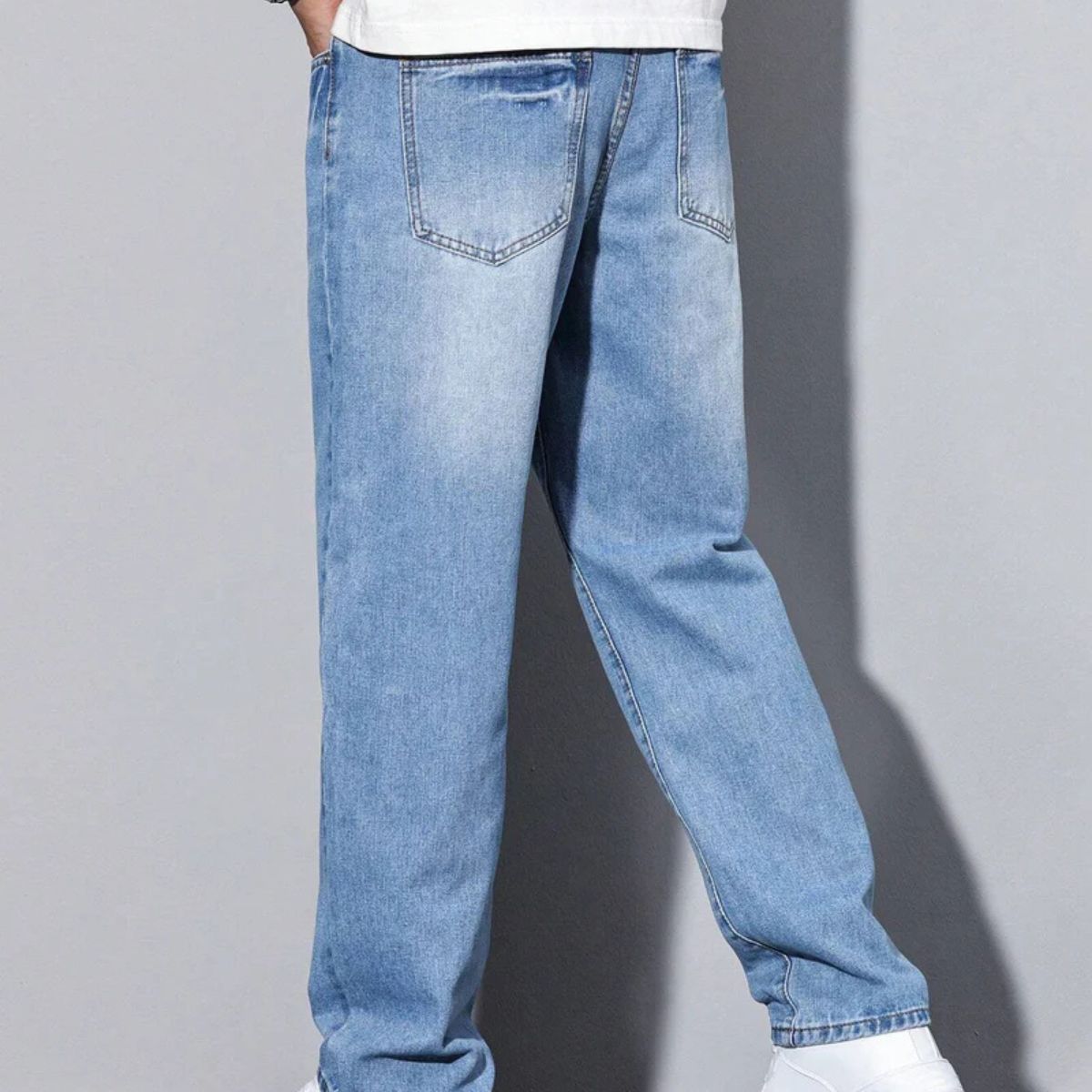 Relaxed Fit Mens Jeans - Multiple Pockets