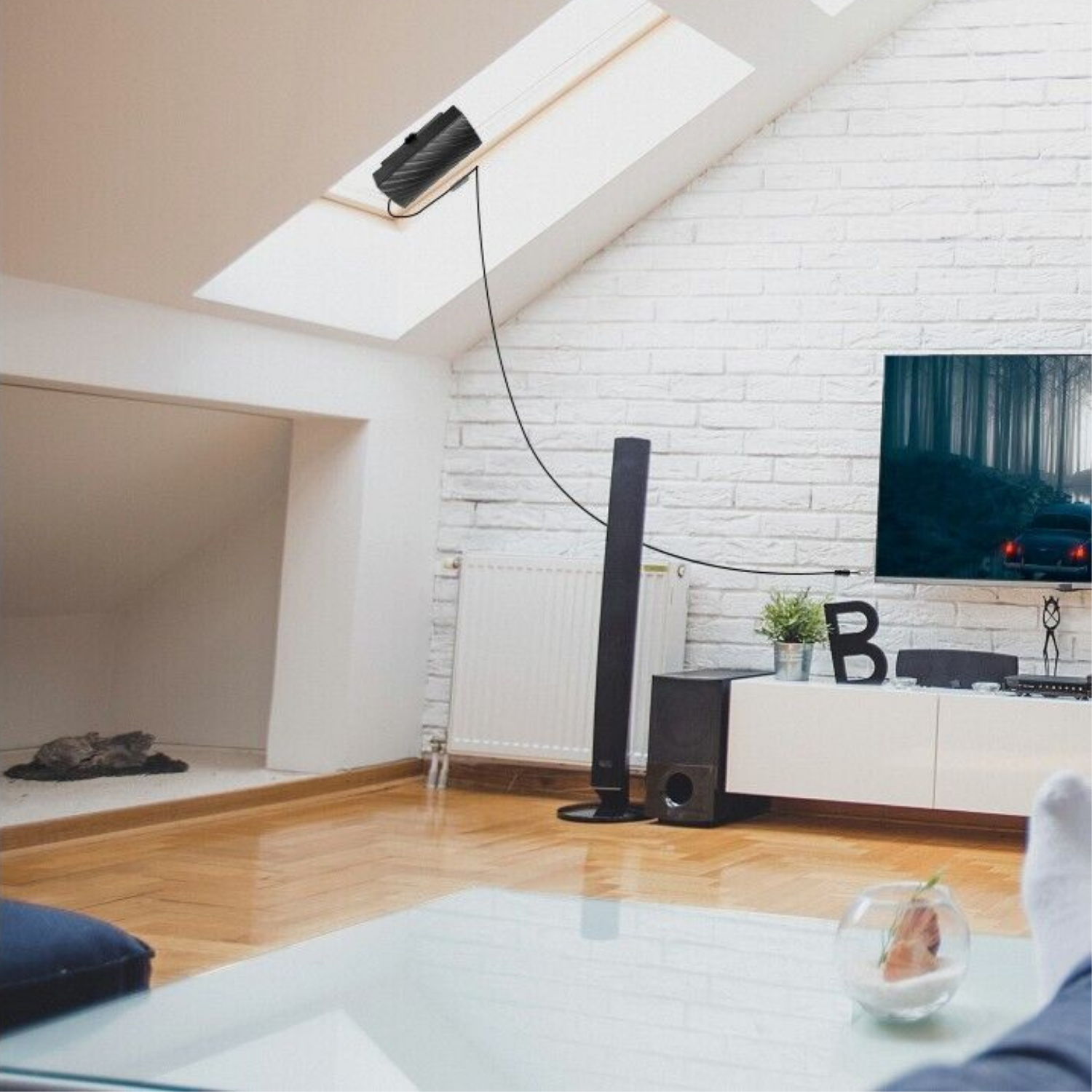 High Definition HD Digital TV Antenna - Extended 600 Mile Range - OutfitLondon