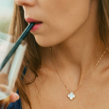 Delicate Floral Pendant Necklace - OutfitLondon