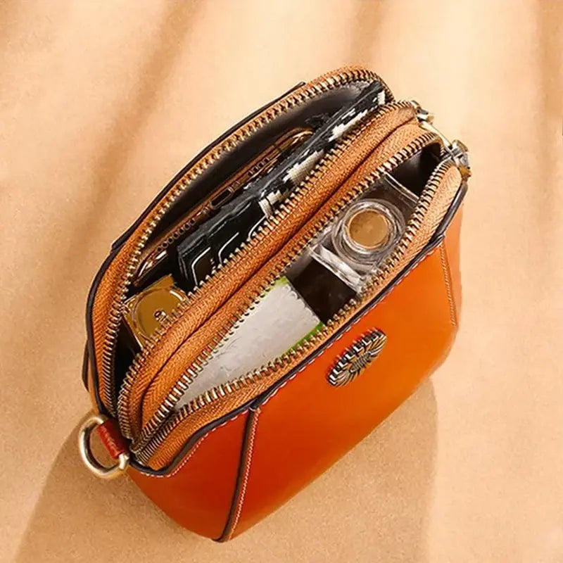Stylish Leather Crossbody Bag – Small & Timeless