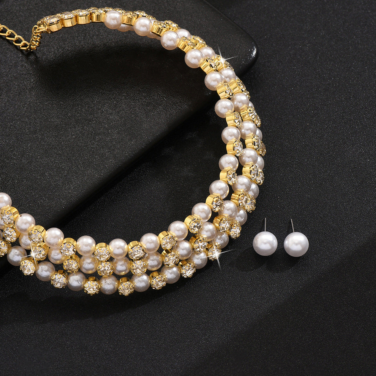 Women's Elegant Pearl Necklace and Earrings Set