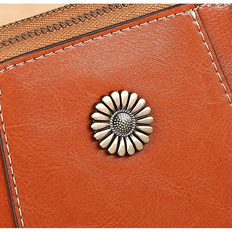 Stylish Leather Crossbody Bag – Small & Timeless