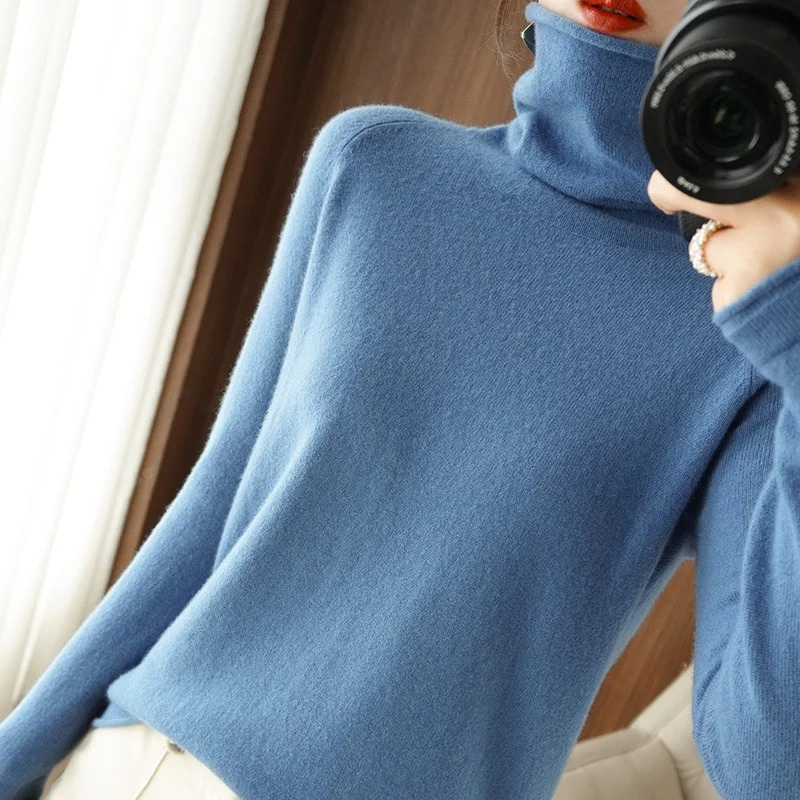Cozy Women's Long Sleeve Crew Sweater