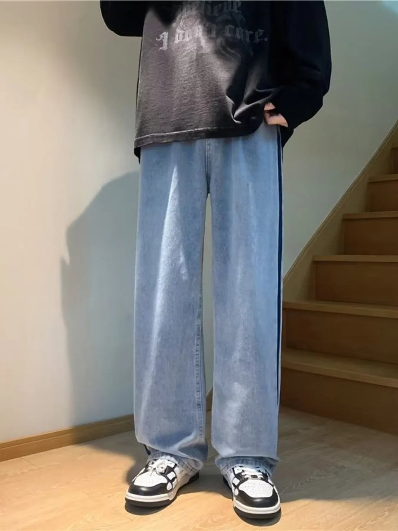 Comfortable Loose Fit Straight Leg Jeans - OutfitLondon