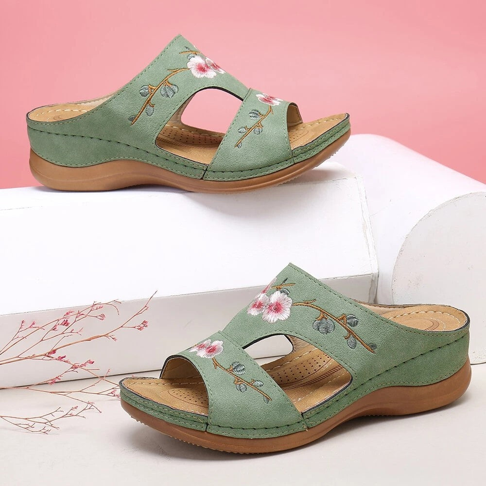 Beach Embroidery Flat Soft Non-Slip Women's Sandals 2023