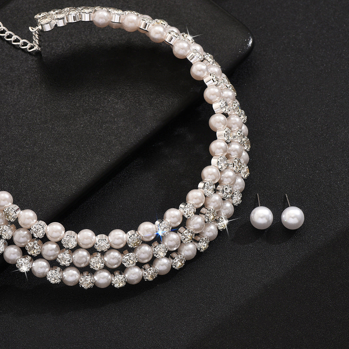 Women's Elegant Pearl Necklace and Earrings Set
