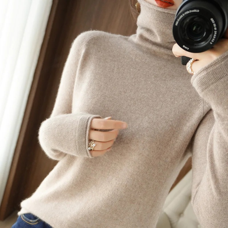 Cozy Women's Long Sleeve Crew Sweater