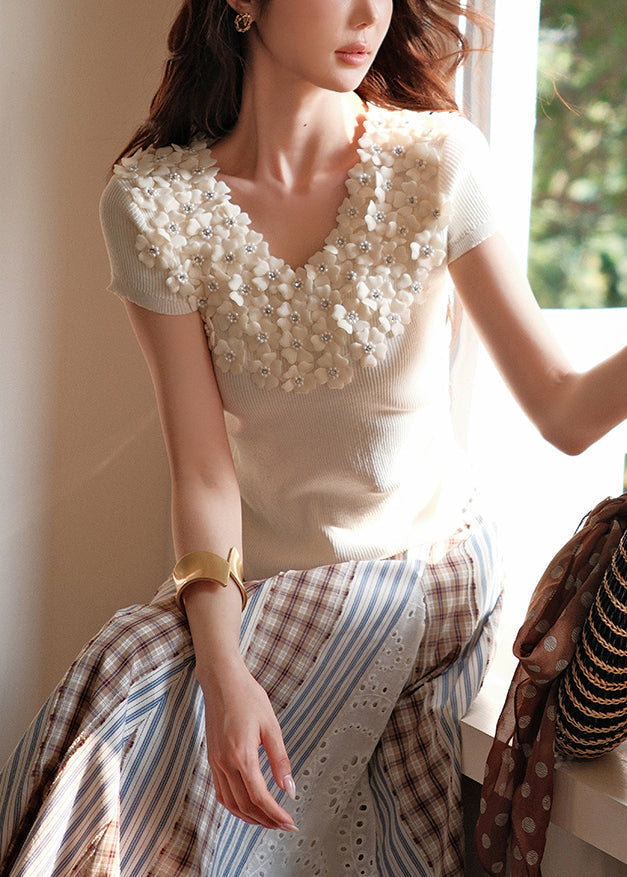 Women's Beige V-Neck T-Shirt Lightweight Knit Floral - OutfitLondon