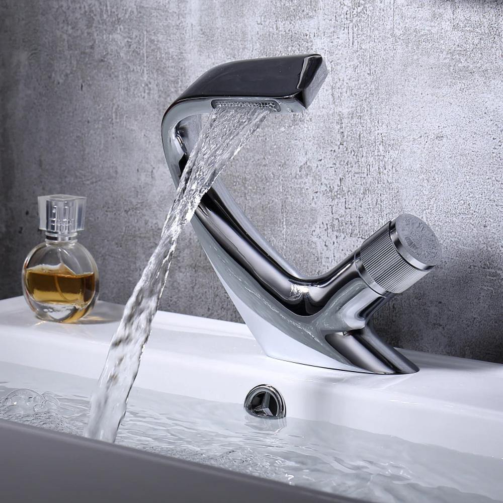 Modern One Handle Kitchen Sink Faucet