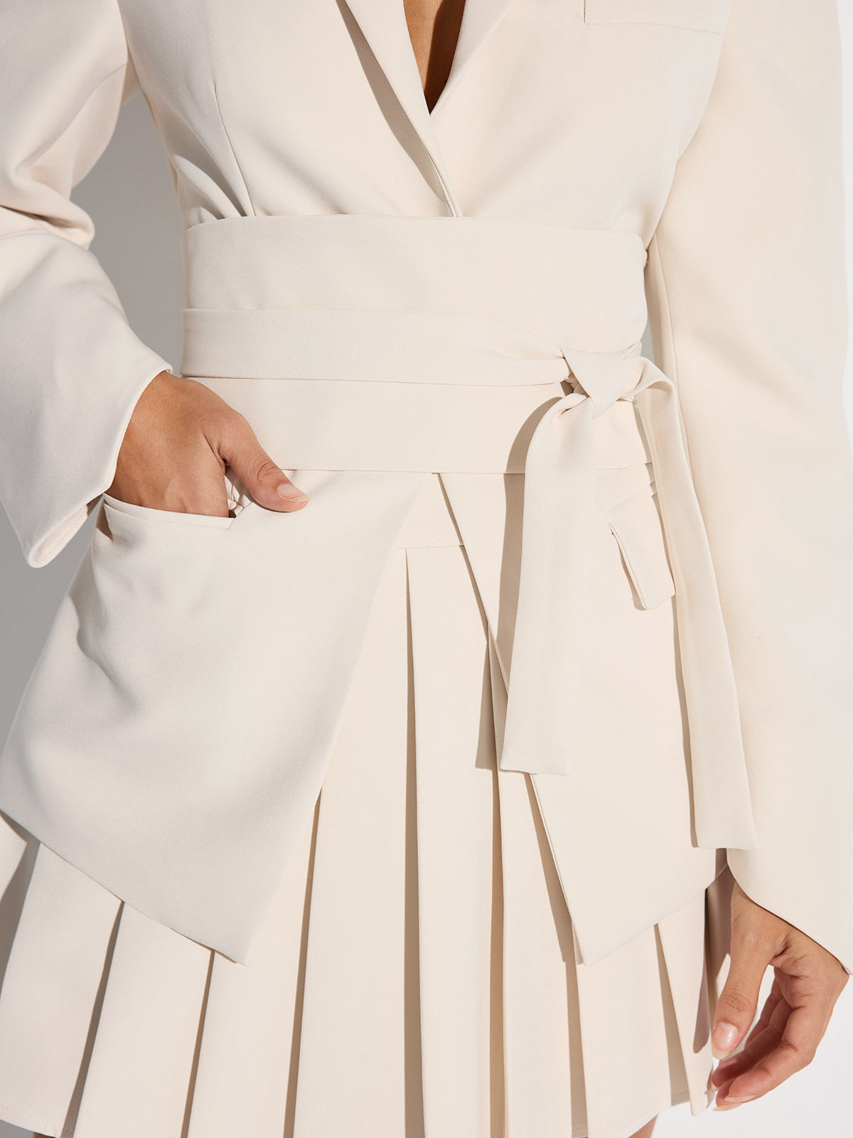 Classic Fit Waistline Tailored Blazer