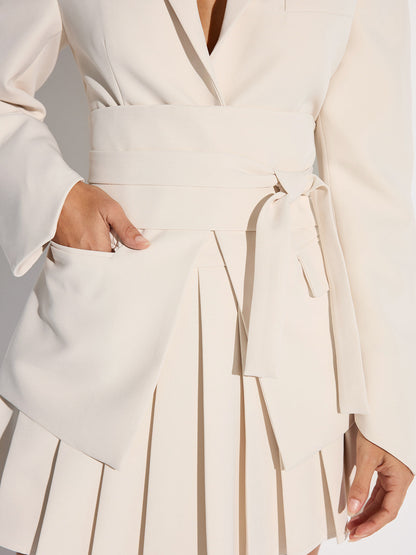Classic Fit Waistline Tailored Blazer
