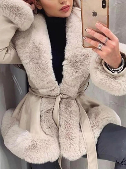 Stylische Damenwinterjacke mit Kunstpelz und Gürtel - OutfitLondon