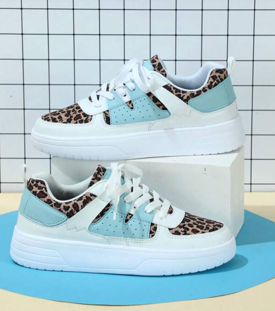 Relaxed Fit Women's Everyday Sneakers