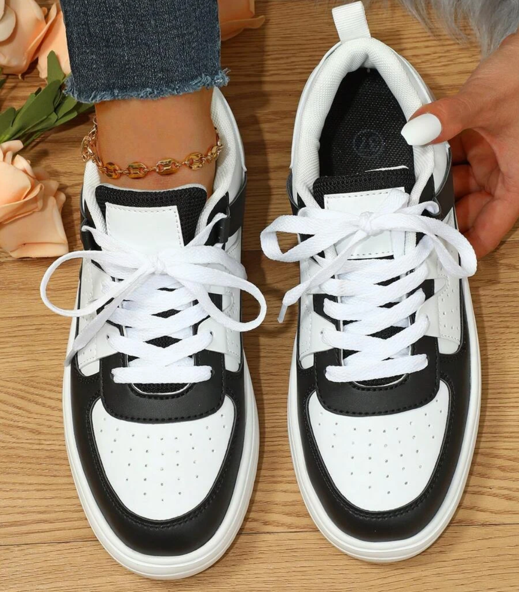 Relaxed Fit Women's Everyday Sneakers