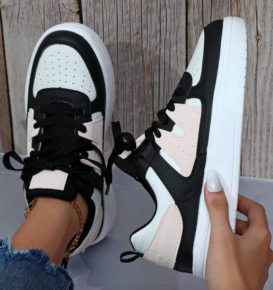Relaxed Fit Women's Everyday Sneakers