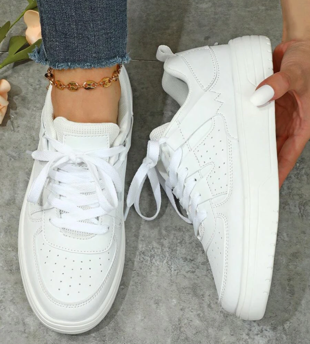 Relaxed Fit Women's Everyday Sneakers