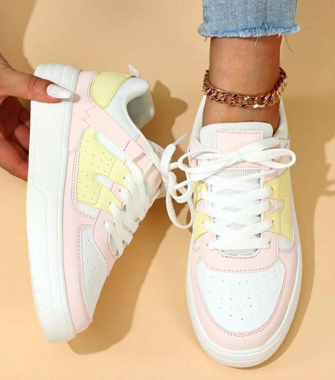 Relaxed Fit Women's Everyday Sneakers