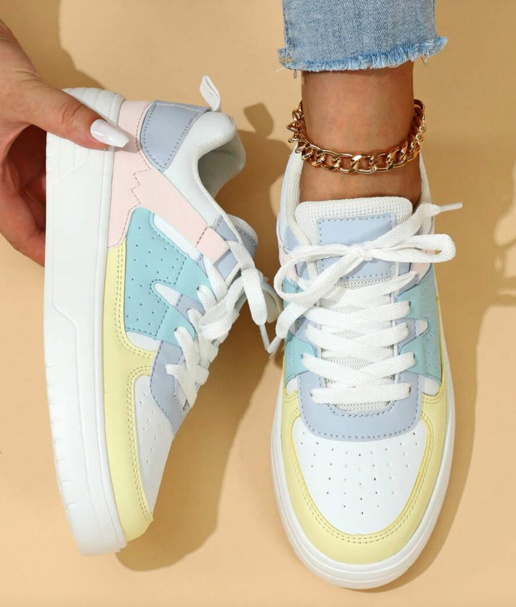 Relaxed Fit Women's Everyday Sneakers - OutfitLondon