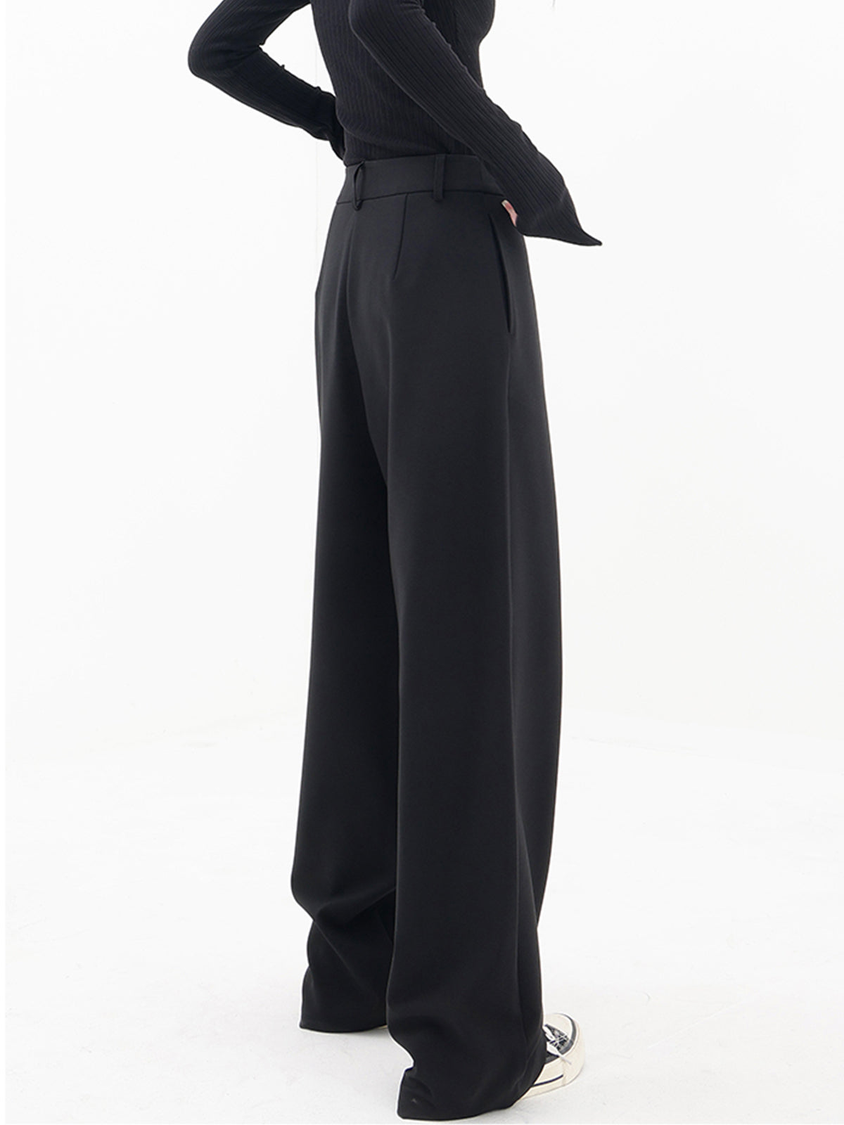 Relaxed Fit Women's Wide Leg Pants with Trendy Buttons
