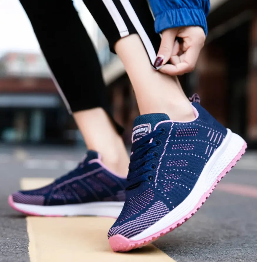 Lightweight Women's Athletic Walking Shoes