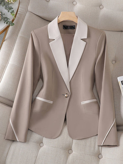 Timeless Tailored Ladies Jacket with Pockets and Belt