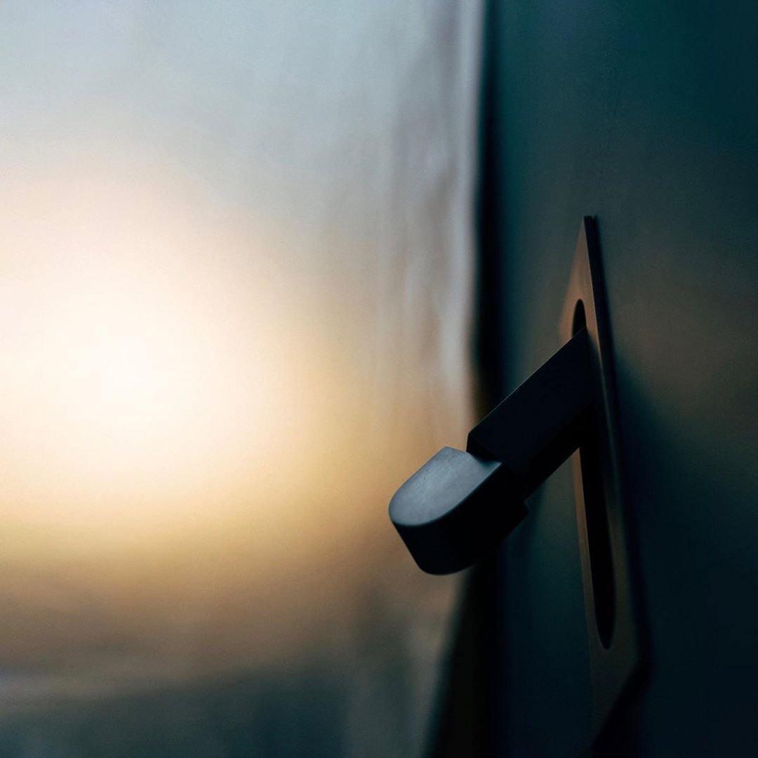 Contemporary Slim Adjustable LED Wall Light Fixture