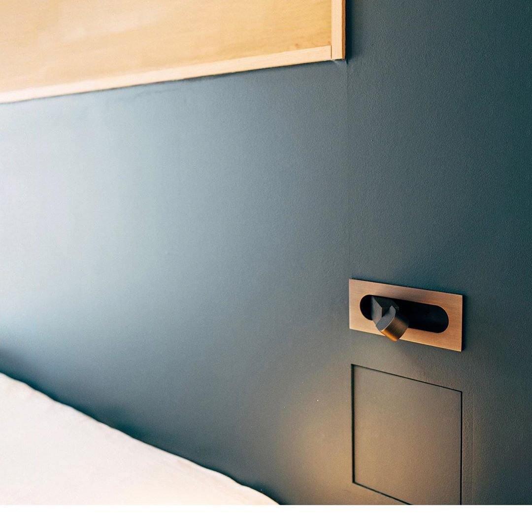 Contemporary Slim Adjustable LED Wall Light Fixture