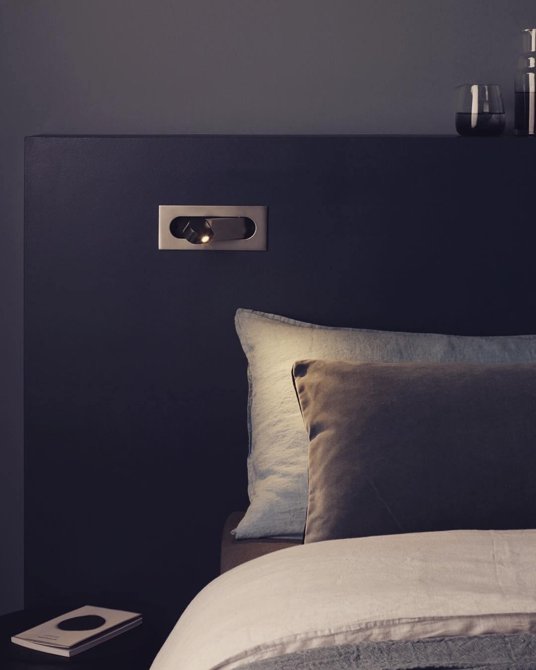 Contemporary Slim Adjustable LED Wall Light Fixture