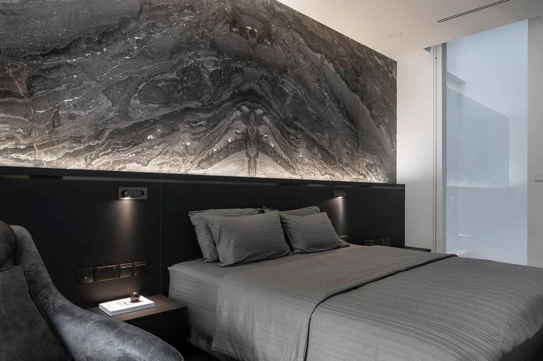 Contemporary Slim Adjustable LED Wall Light Fixture