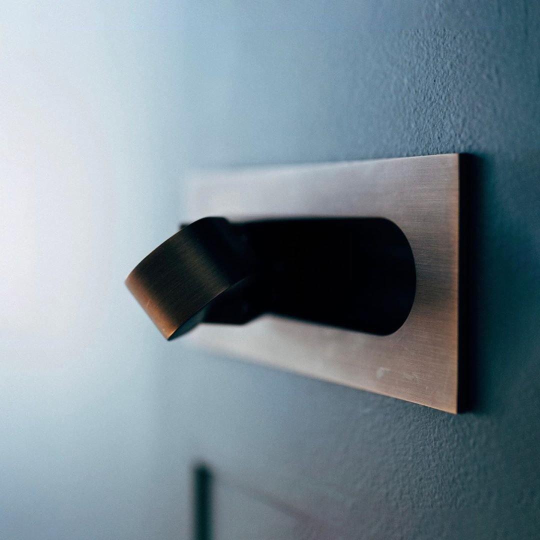 Contemporary Slim Adjustable LED Wall Light Fixture
