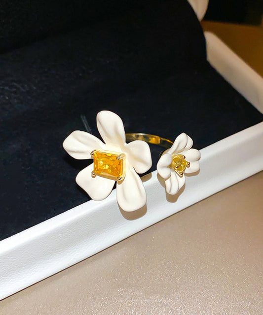 Women's White Copper Ring Acrylic Floral Accent - OutfitLondon